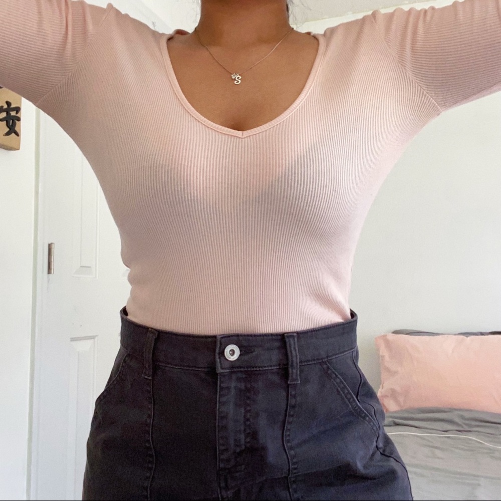 Light pink v-neck longsleeve